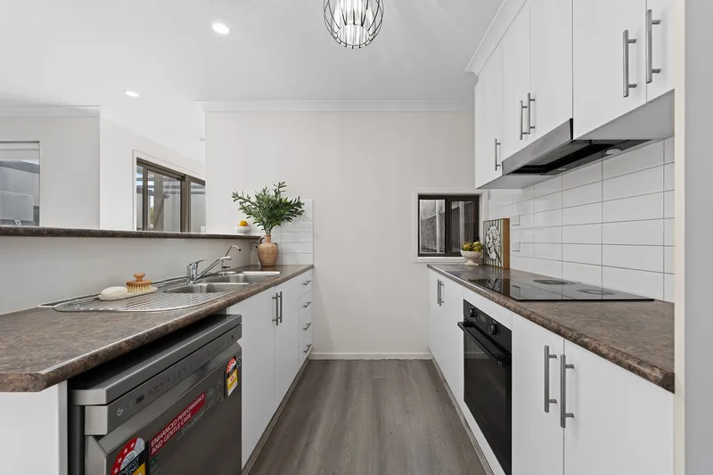 28 Eric De Salis Street, photo 8 of 12