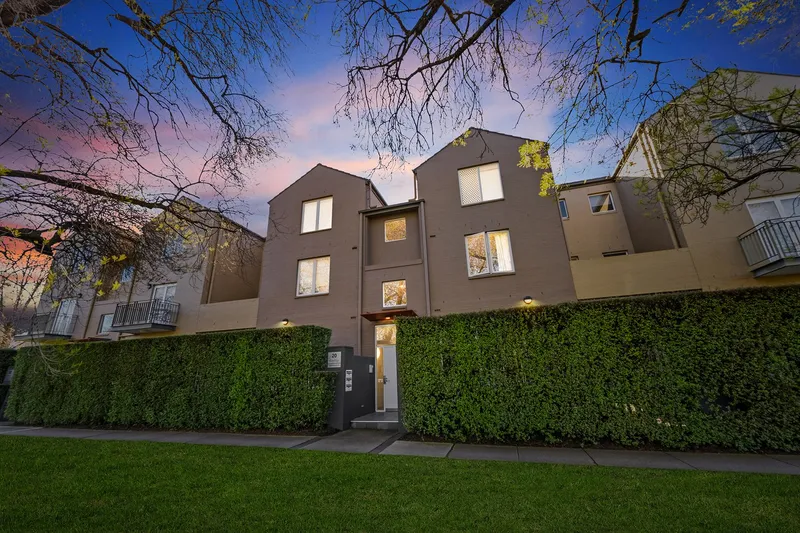 18/20 Macpherson Street, photo 3 of 12