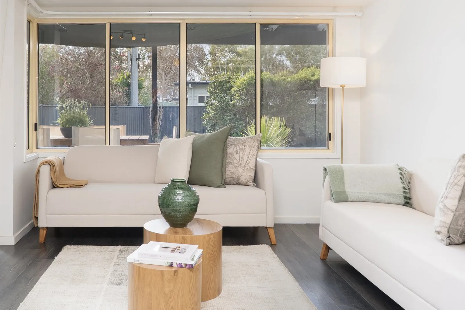 24 Mimosa Close, photo 2 of 12